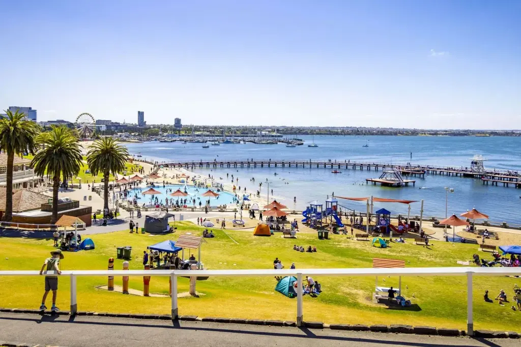 Bayside Geelong Hotel & Apartments image 1